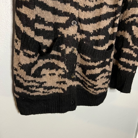 Pam & Gela Tiger-Stripe animal print Cardigan - Picture 6 of 6